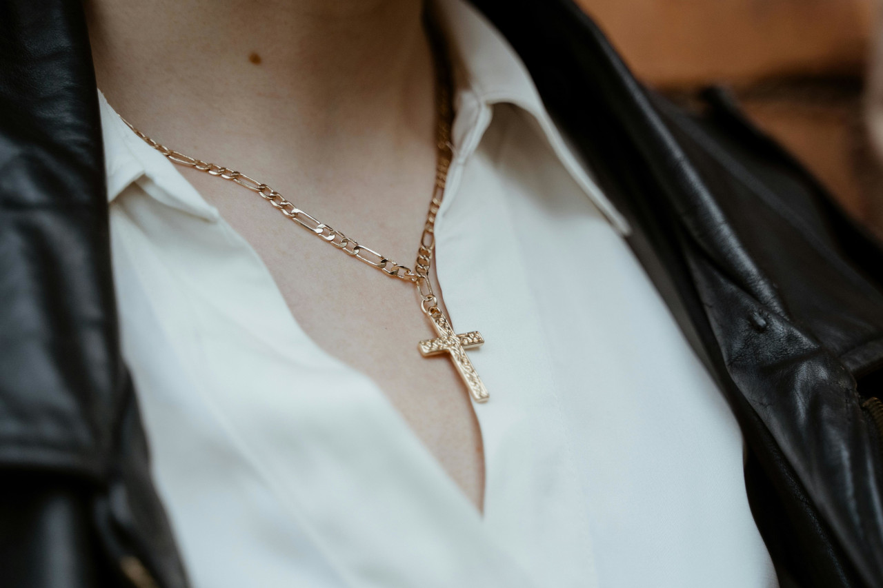 bijou croix pendentif
